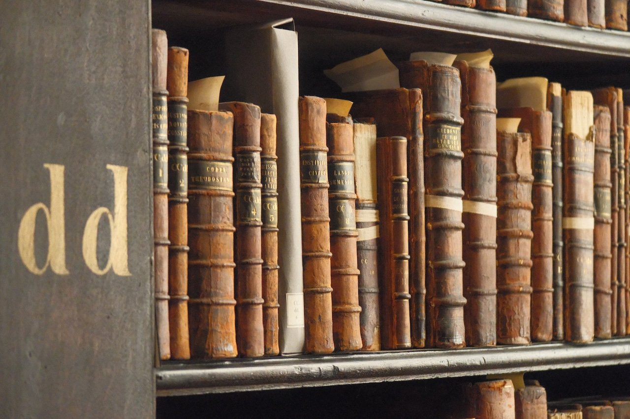 Books in the Long Room_Trinity College_Dublin