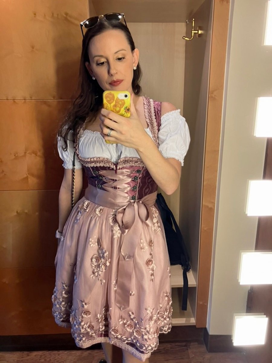 Oktoberfest_Lauren_Hotel_Dirndl_Munich